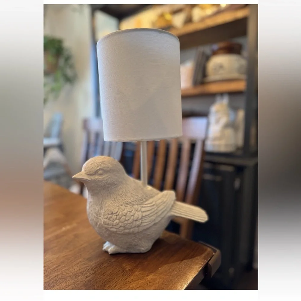 A Homestead Shoppe Classic Country Farmhouse Designed Bird Table Lamp